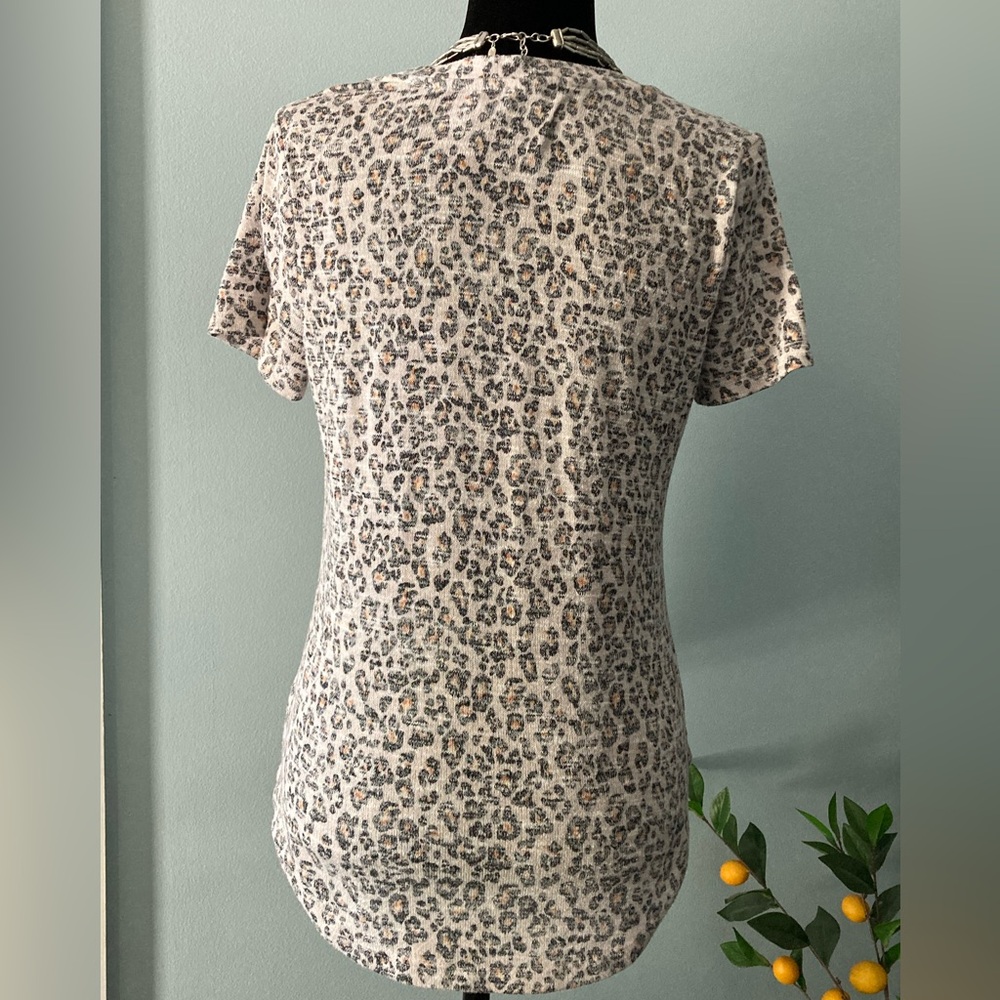 Z Supply Knit Tee V-Neck Leopard Print Tee Animal Print Knit Rayon Blend Spring - Picture 8 of 9